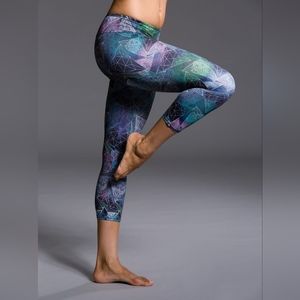 Onzie fitness capri leggings, size XS, multicolor